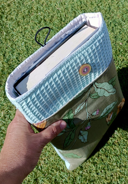 Spring - Funda textil artesanal para libros, tablets o portátiles pequeños – Estilo floral sostenible