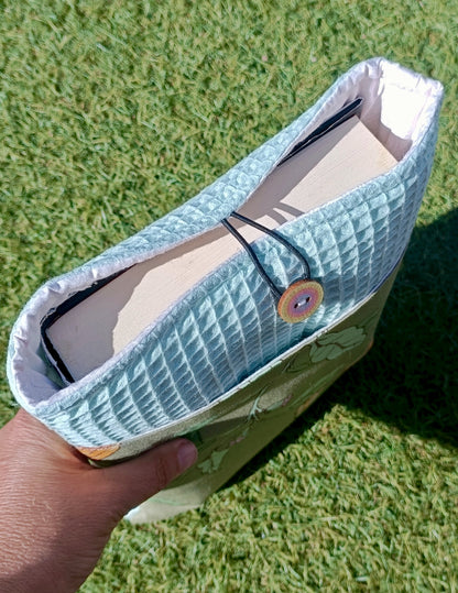 Spring - Funda textil artesanal para libros, tablets o portátiles pequeños – Estilo floral sostenible