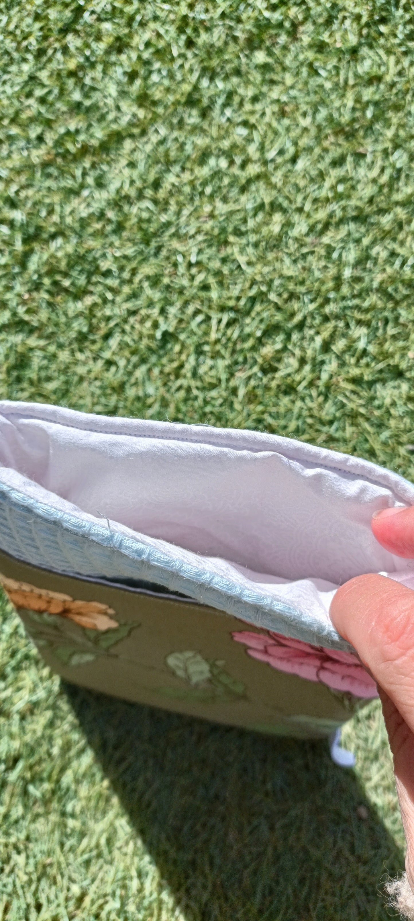 Spring - Funda textil artesanal para libros, tablets o portátiles pequeños – Estilo floral sostenible